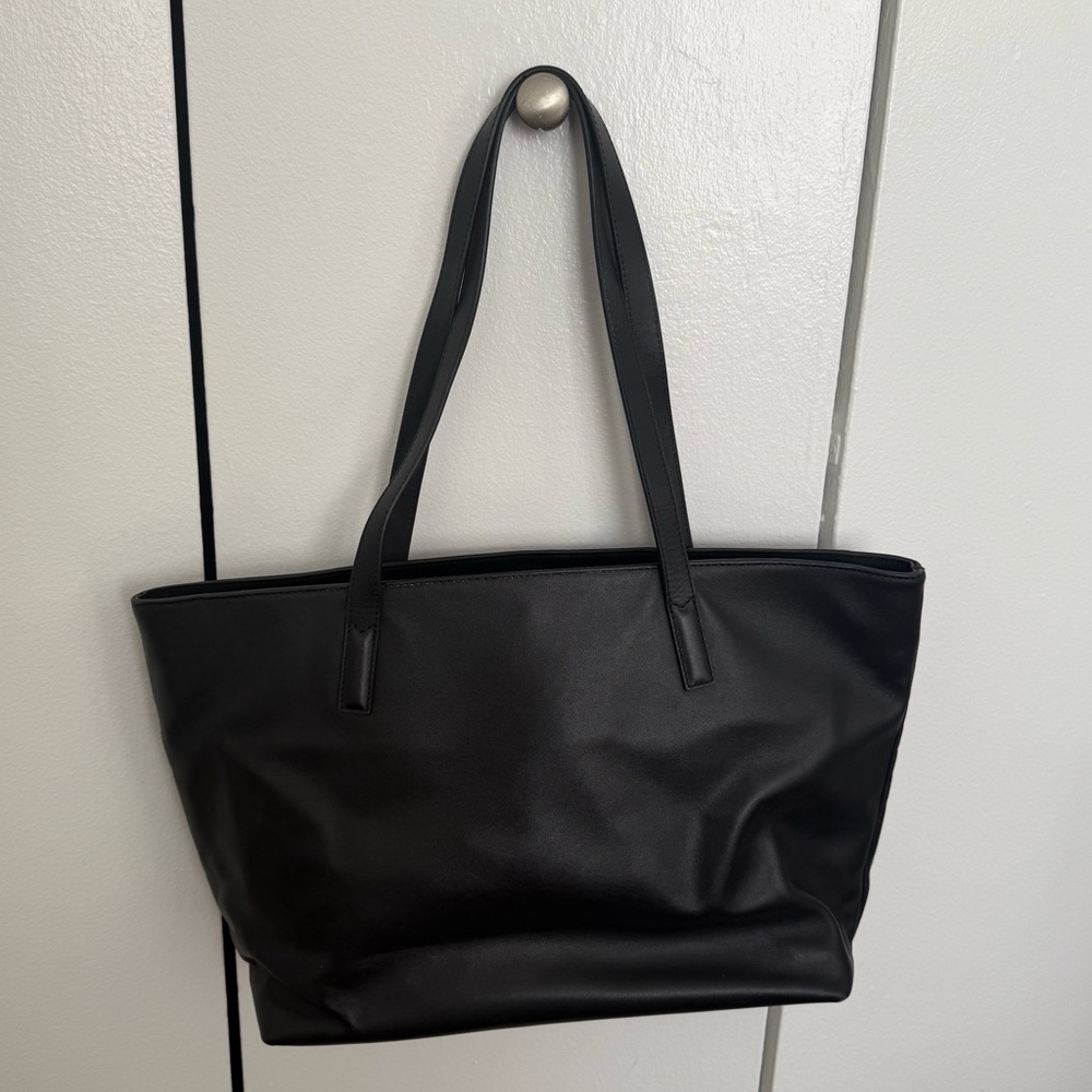 Quince Classic Italian Leather Tote Black